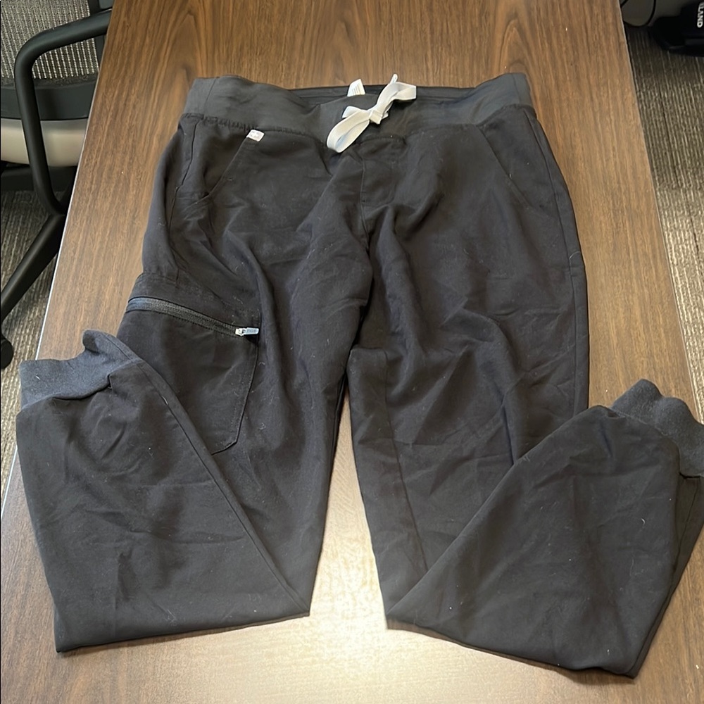 🖤 FIGS Technical Collection Jogger Scrub Pants – Black, Size Small 🩺 - Picture 4 of 6